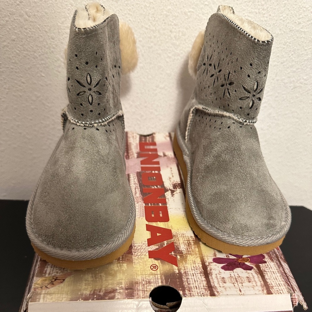 Girls gray boots